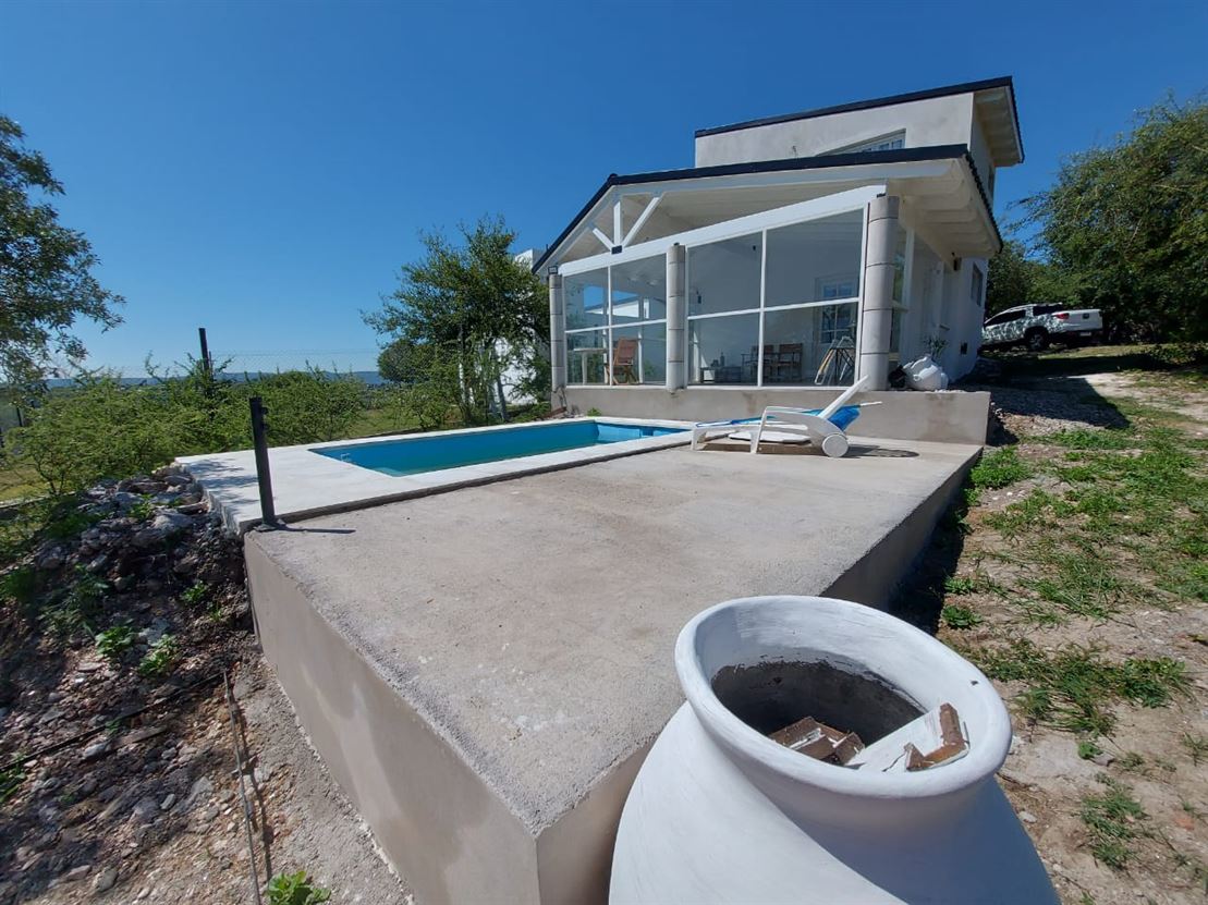 Hermosa propiedad con piscina e increíble vista!