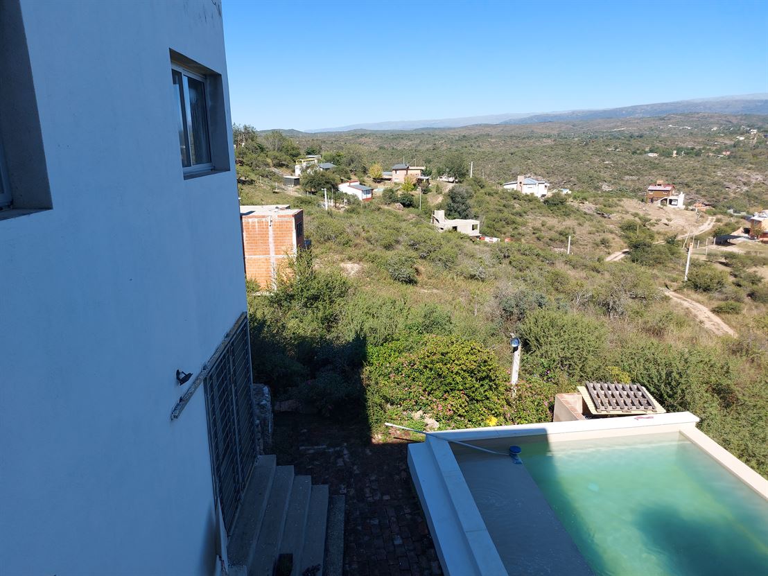 Casa con piscina en Estancia Vieja. Alquiler permanente.