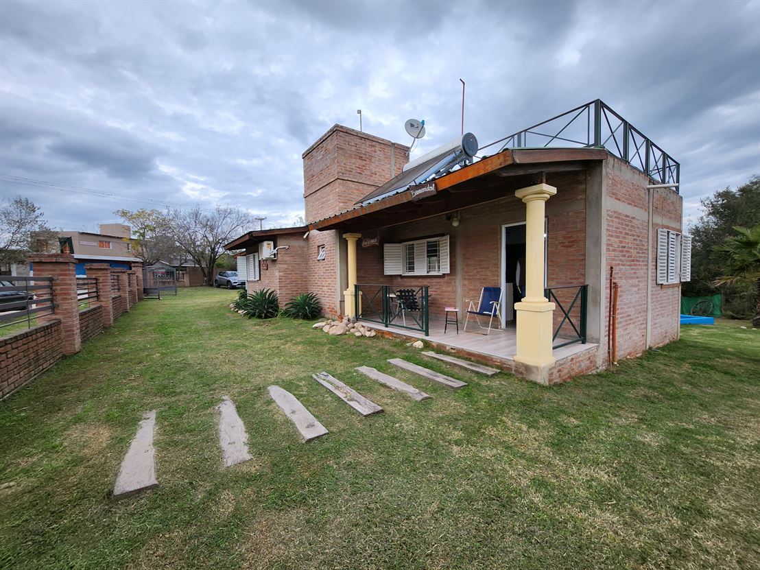 Hermosa casa con piscina en Santa Cruz del Lago