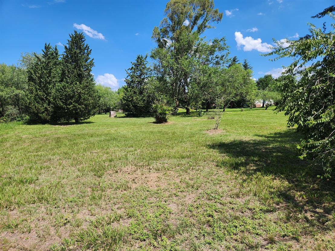 Lote de 971 metros en excelente zona de Santa Cruz del Lago.