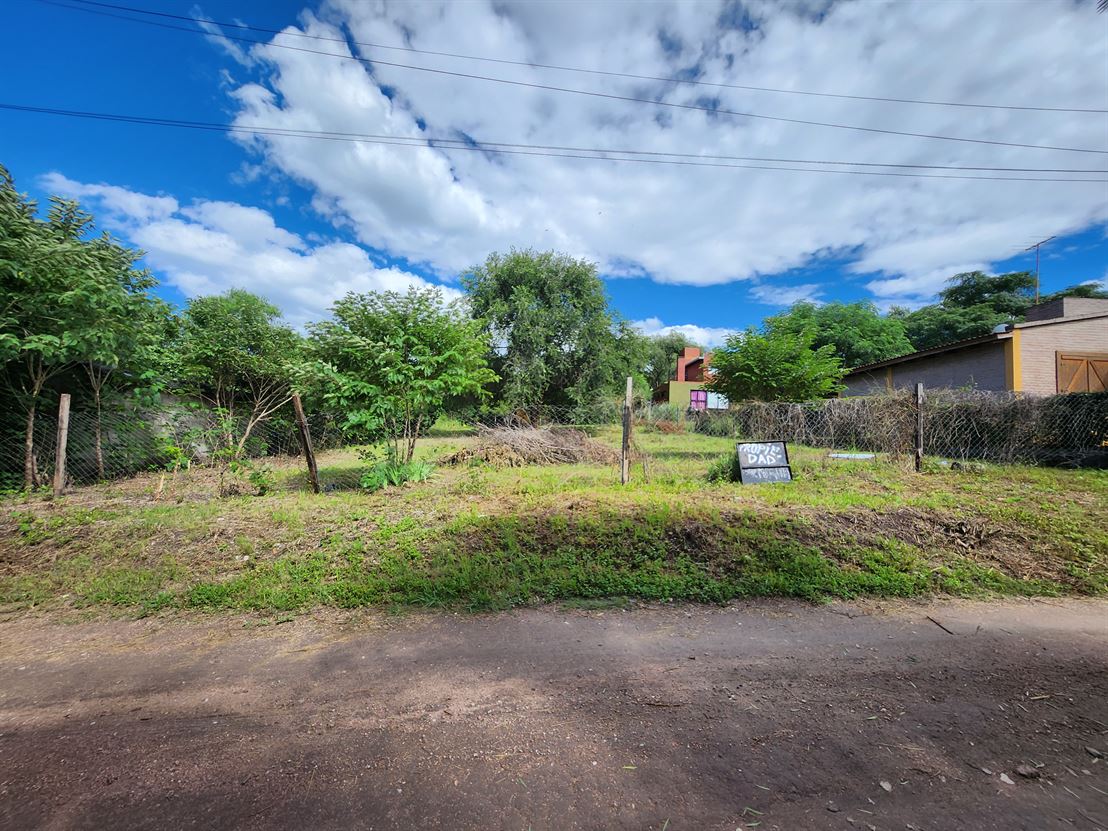 Lote de 800 m2 en Villa Parque Lago San Roque, a 400 mtrs. del cruce.