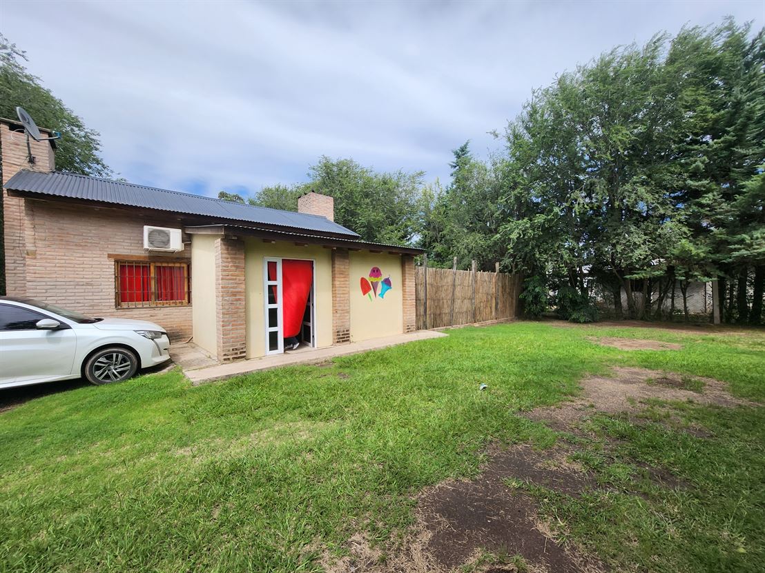 Casa sobre Av. Córdoba en Santa Cruz del Lago