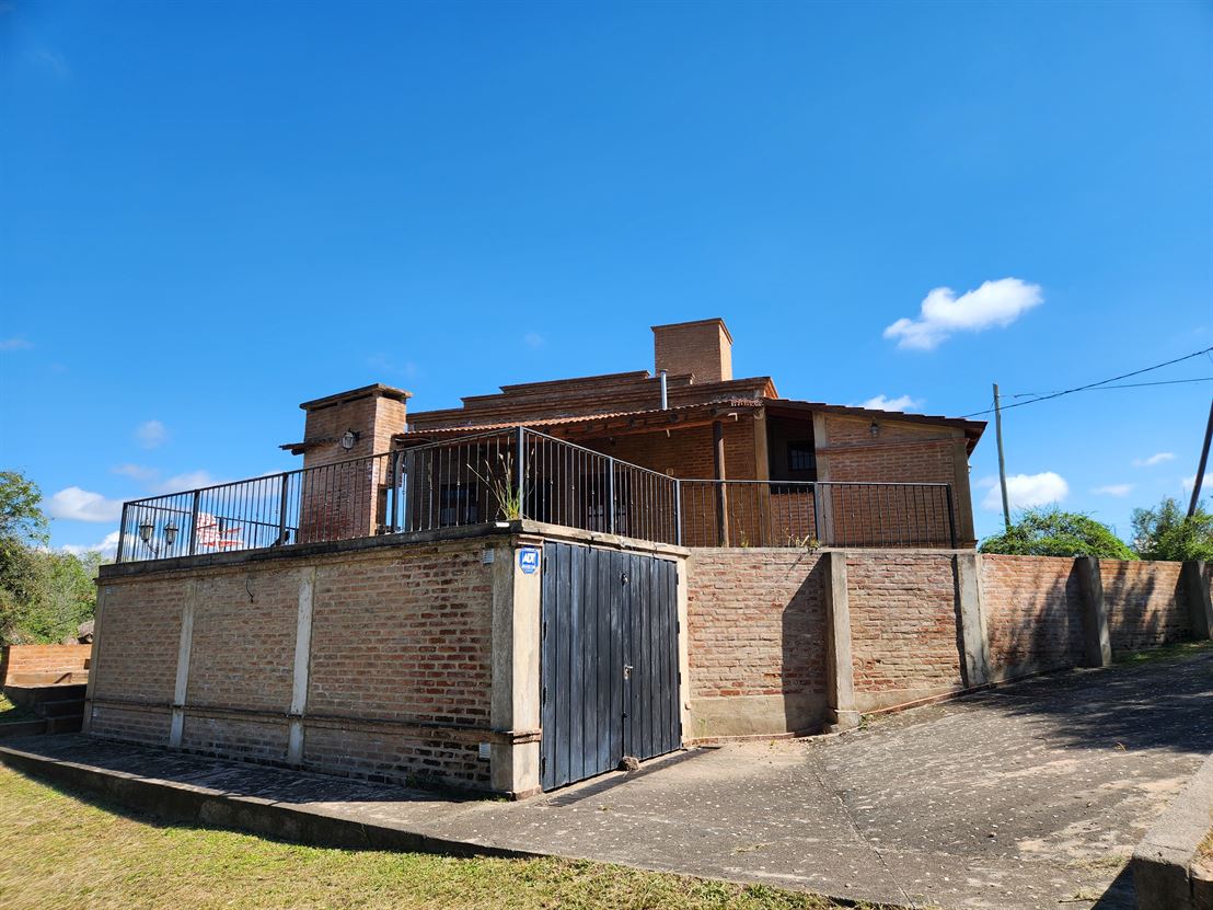 Hermosa propiedad con parque y piscina en Estancia Vieja