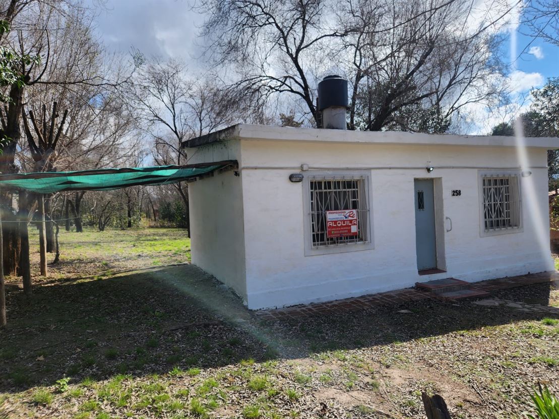 Casa de un dormitorio a dos cuadras de ruta. Empalme Tanti